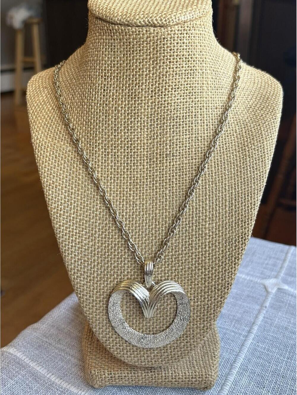 Vintage Sarah Coventry Gold Tone Open Heart Pendant Necklace